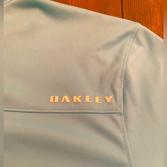 Set of 2 Men’s golf shirts J Lindeberg and Oakley In good condition. - Picture 4 of 8